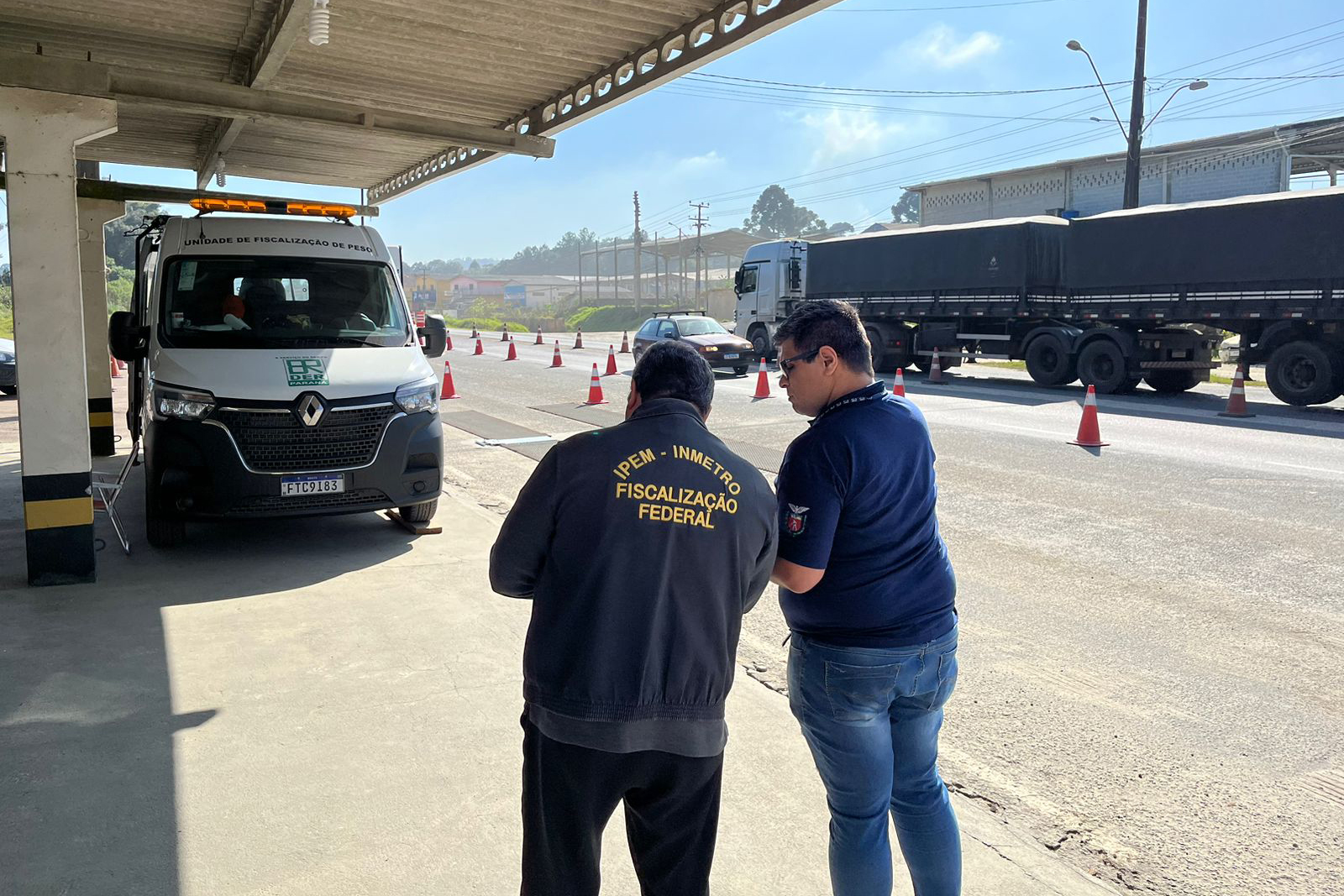 Ipem-PR fiscaliza veículos e identifica dez com problemas nos tacógrafos em um dia