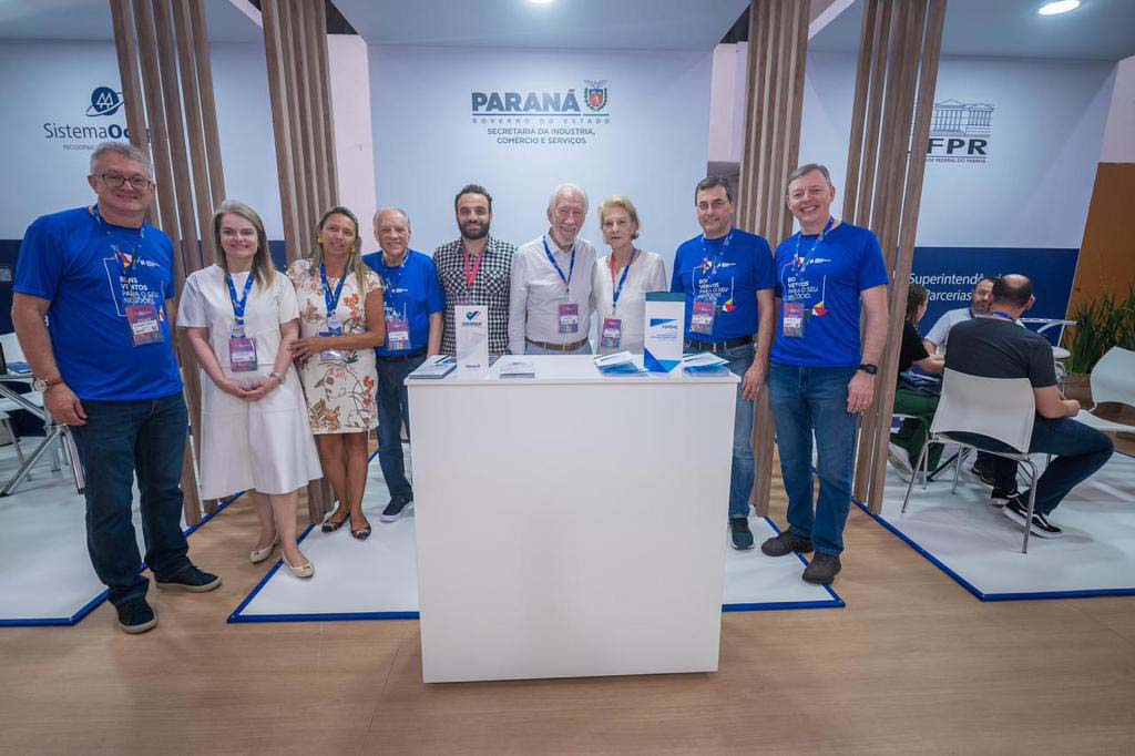 Vice-governador Darci Piana no estande da Seic na Feira do Empreendedor do Sebrae