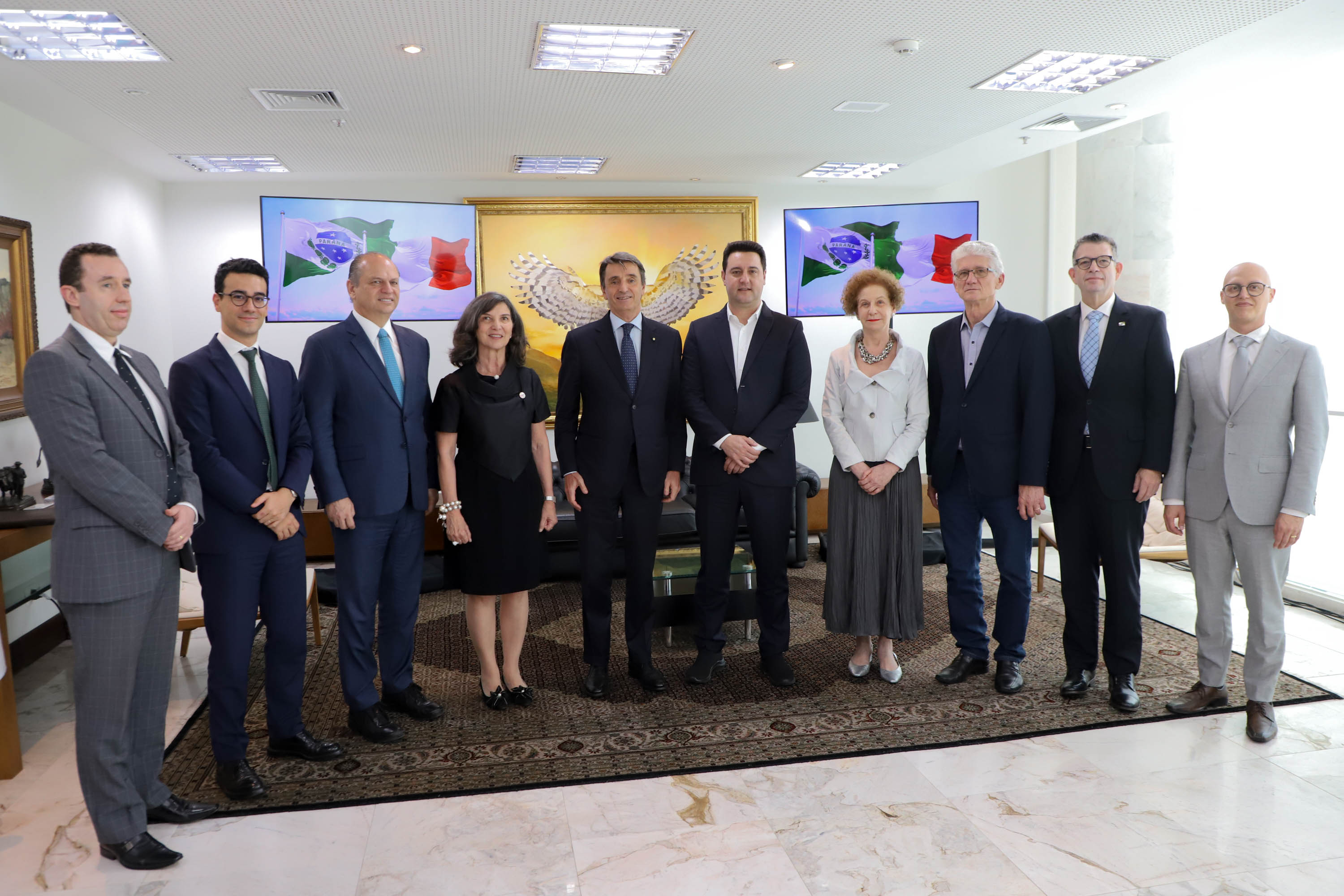 Governador Ratinho Junior recebe novo embaixador da Itália no Brasil