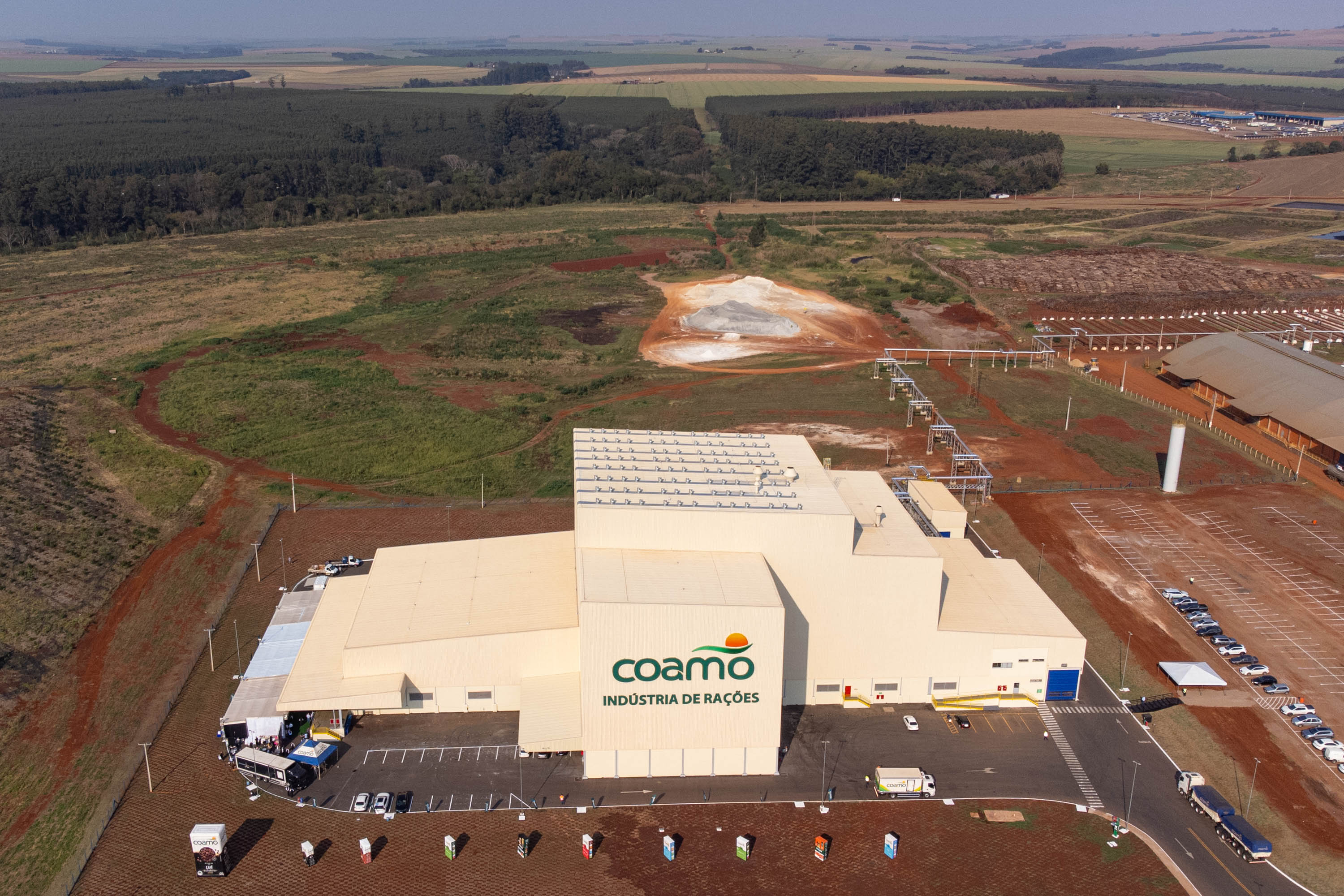 Coamo inaugura fábrica de ração e inicia investimento de R$ 1,7 bilhão para produzir etanol