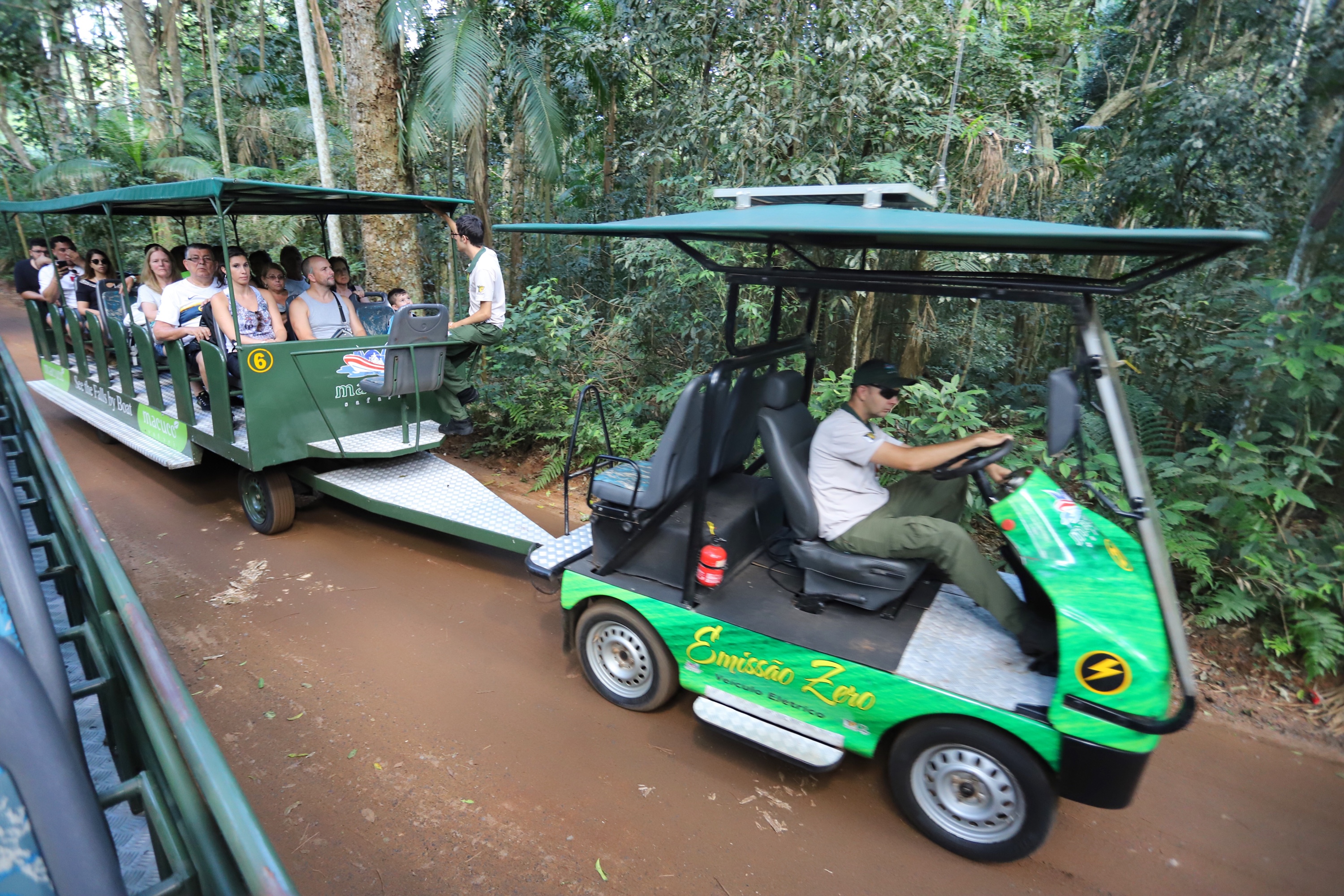 Serviços e turismo do Paraná crescem acima da média nacional em 2024