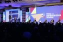 O governador Ratinho Junior assinou nesta quinta-feira (14), na abertura da Feira do Empreendedor do Sebrae, em Curitiba, o Decreto de Baixo Risco. O documento vai dispensar mais de 770 atividades econômicas da emissão de licenças na abertura de empresas.