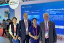 Comitiva liderada pelo vice-governador Darci Piana iniciou os trabalhos pela participação na Feira Internacional de Investimento e Comércio da China, na cidade de Xiamen, com o objetivo de estabelecer negociações bilaterais e atrair investimentos para o Estado