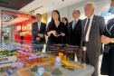 O vice-governador Darci Piana, o secretário de Indústria, Comércio e Serviços, Ricardo Barros, e o diretor-presidente da Invest Paraná, Eduardo Bekin, se reuniram nesta terça-feira (12) em Pequim, na China, com representantes da AVIC International Beijing, uma das principais empresas globais de tecnologia aeroespacial e defesa, e da China Railway Construction Corporation Limited (CRCC), conglomerado especializado em infraestrutura 