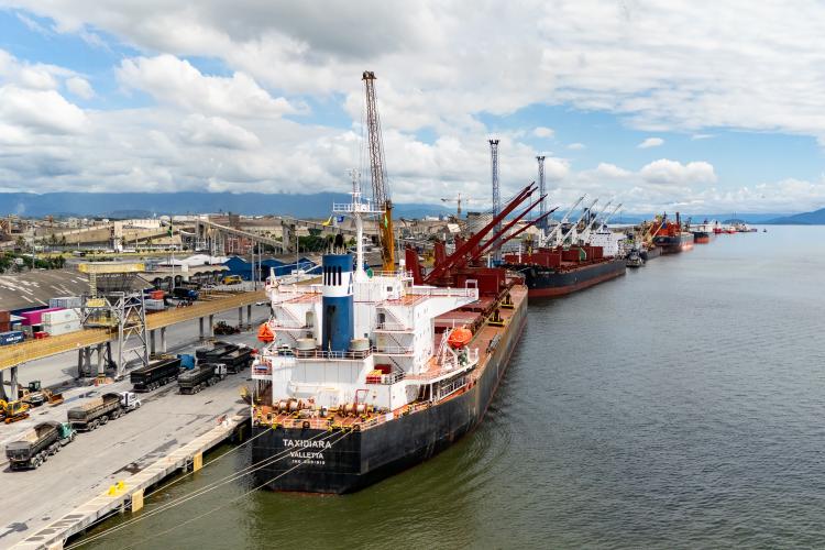 Portos do Paraná recebe prêmio internacional em Excelência da Indústria Portuária