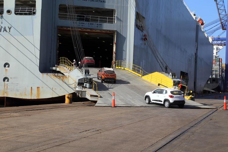 Exportações de automóveis do Paraná crescem 73,7% nos primeiros meses de 2025