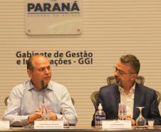 Reunião no Gabinete de Gestão e Informação (GGI) sobre o programa Descomplica Paraná. Foto: Roberto Dziura Jr/AEN