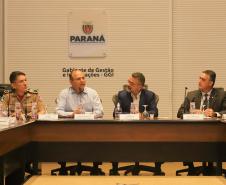 Reunião no Gabinete de Gestão e Informação (GGI) sobre o programa Descomplica Paraná. Foto: Roberto Dziura Jr/AEN