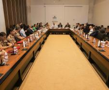 Reunião no Gabinete de Gestão e Informação (GGI) sobre o programa Descomplica Paraná. Foto: Roberto Dziura Jr/AEN