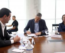 Electrolux anuncia investimento de R$ 700 milhões para a instalação de uma fábrica totalmente sustentável em São José dos Pinhais, na Região Metropolitana de Curitiba. O governador Carlos Massa Ratinho Junior, e o presidente da Electrolux América Latina, Leandro Jasiocha, assinaram o protocolo de intenções que inclui o projeto no programa de incentivos fiscais do Estado. 