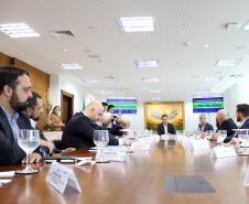 Electrolux anuncia investimento de R$ 700 milhões para a instalação de uma fábrica totalmente sustentável em São José dos Pinhais, na Região Metropolitana de Curitiba. O governador Carlos Massa Ratinho Junior, e o presidente da Electrolux América Latina, Leandro Jasiocha, assinaram o protocolo de intenções que inclui o projeto no programa de incentivos fiscais do Estado. 