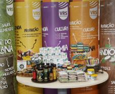 Missão comercial da Invest Paraná ao Canadá em maio vai levar produtos típicos paranaenses - como chá mate, bala de banana e farinha de pinhão - feitos por pequenos produtores do programa Vocações Regionais Sustentáveis (VRS). Intenção é abrir mercado de exportação para os pequenos produtores que participam do programa, que tem como objetivo fortalecer a produção a partir da criação de marcas regionais. 