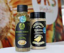 Missão comercial da Invest Paraná ao Canadá em maio vai levar produtos típicos paranaenses - como chá mate, bala de banana e farinha de pinhão - feitos por pequenos produtores do programa Vocações Regionais Sustentáveis (VRS). Intenção é abrir mercado de exportação para os pequenos produtores que participam do programa, que tem como objetivo fortalecer a produção a partir da criação de marcas regionais. 