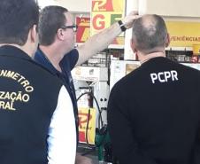Polícia Civil do Paraná e Ipem interditam duas bombas em posto de combustíveis
