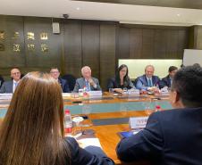 Comitiva paranaense se reúne com três grandes empresas e embaixador do Brasil na China
