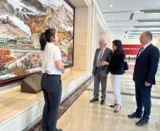 Comitiva paranaense se reúne com três grandes empresas e embaixador do Brasil na China