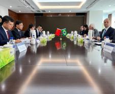 Comitiva paranaense se reúne com três grandes empresas e embaixador do Brasil na China