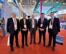 Comitiva liderada pelo vice-governador Darci Piana iniciou os trabalhos pela participação na Feira Internacional de Investimento e Comércio da China, na cidade de Xiamen, com o objetivo de estabelecer negociações bilaterais e atrair investimentos para o Estado