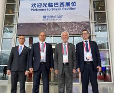 Comitiva liderada pelo vice-governador Darci Piana iniciou os trabalhos pela participação na Feira Internacional de Investimento e Comércio da China, na cidade de Xiamen, com o objetivo de estabelecer negociações bilaterais e atrair investimentos para o Estado