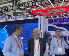 A missão paranaense liderada pelo vice-governador Darci Piana chegou neste domingo (10) à metade da viagem internacional de seis dias de negócios na China. Durante o dia, a comitiva visitou diversos estandes da Feira Internacional de Investimentos e Comércio da China (CIFIT), na cidade de Xiamen