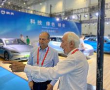 A missão paranaense liderada pelo vice-governador Darci Piana chegou neste domingo (10) à metade da viagem internacional de seis dias de negócios na China. Durante o dia, a comitiva visitou diversos estandes da Feira Internacional de Investimentos e Comércio da China (CIFIT), na cidade de Xiamen