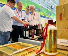 A missão paranaense liderada pelo vice-governador Darci Piana chegou neste domingo (10) à metade da viagem internacional de seis dias de negócios na China. Durante o dia, a comitiva visitou diversos estandes da Feira Internacional de Investimentos e Comércio da China (CIFIT), na cidade de Xiamen