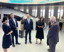 O vice-governador Darci Piana, o secretário de Indústria, Comércio e Serviços, Ricardo Barros, e o diretor-presidente da Invest Paraná, Eduardo Bekin, se reuniram nesta terça-feira (12) em Pequim, na China, com representantes da AVIC International Beijing, uma das principais empresas globais de tecnologia aeroespacial e defesa, e da China Railway Construction Corporation Limited (CRCC), conglomerado especializado em infraestrutura 