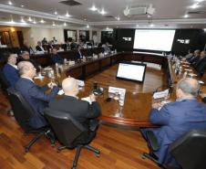 Estado apresenta plano para a indústria à nova diretoria da Fiep