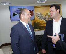 Governador Ratinho Junior recebe novo embaixador da Itália no Brasil