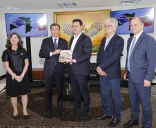 Governador Ratinho Junior recebe novo embaixador da Itália no Brasil