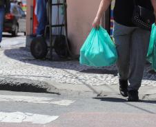 Comércio do Paraná cresce 2,3% em novembro e tem o melhor desempenho do Sul