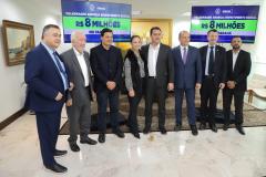 A Volkswagen do Brasil anunciou nesta segunda-feira (17) um investimento de R$ 8 milhões em projetos sociais no Paraná, durante um encontro com o governador Carlos Massa Ratinho Junior no Palácio Iguaçu, que contou com autoridades da empresa e do Estado. Foto: Ari Dias/AEN