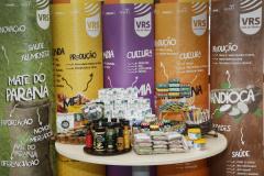 Missão comercial da Invest Paraná ao Canadá em maio vai levar produtos típicos paranaenses - como chá mate, bala de banana e farinha de pinhão - feitos por pequenos produtores do programa Vocações Regionais Sustentáveis (VRS). Intenção é abrir mercado de exportação para os pequenos produtores que participam do programa, que tem como objetivo fortalecer a produção a partir da criação de marcas regionais. 
