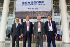Comitiva liderada pelo vice-governador Darci Piana iniciou os trabalhos pela participação na Feira Internacional de Investimento e Comércio da China, na cidade de Xiamen, com o objetivo de estabelecer negociações bilaterais e atrair investimentos para o Estado