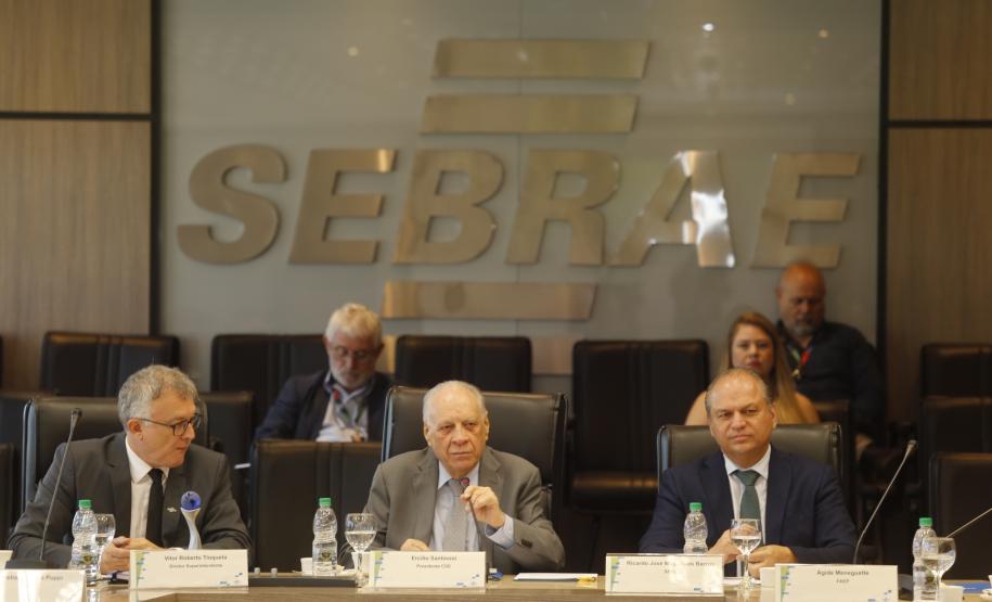 Secretário da Indústria, Comércio e Serviços Ricardo Barros em reunião do Conselho do Sebrae na segunda-feira (20). Na oportunidade, o secretário levou a proposta do governador Ratinho Jr para que o Estado e prefeituras façam mais compras das micro e pequenas empresas do próprio estado. Foto: Jonas Oliveira/SEIC