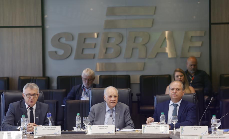 Secretário da Indústria, Comércio e Serviços Ricardo Barros em reunião do Conselho do Sebrae na segunda-feira (20). Na oportunidade, o secretário levou a proposta do governador Ratinho Jr para que o Estado e prefeituras façam mais compras das micro e pequenas empresas do próprio estado. Foto: Jonas Oliveira/SEIC