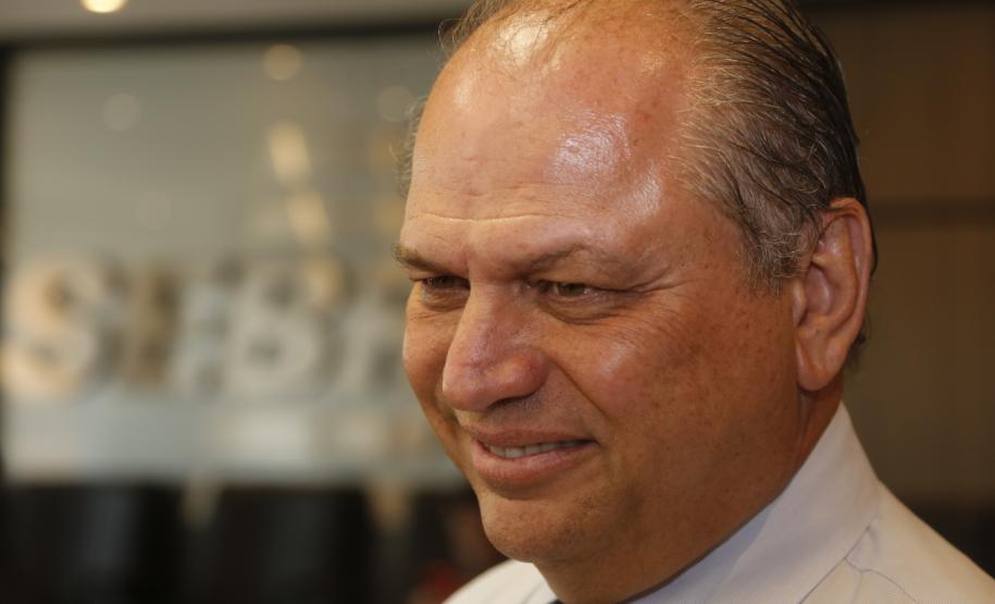 Secretário da Indústria, Comércio e Serviços Ricardo Barros em reunião do Conselho do Sebrae na segunda-feira (20). Na oportunidade, o secretário levou a proposta do governador Ratinho Jr para que o Estado e prefeituras façam mais compras das micro e pequenas empresas do próprio estado. Foto: Jonas Oliveira/SEIC