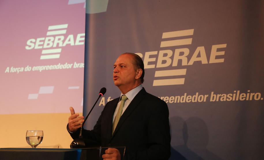 Secretário estadual da Indústria, Comércio e Serviços, Ricardo Barros, participa no Sebrae do encontro dos Comitês Técnicos do Fórum Permanente das Micro e Empresas de Pequeno Porte do Estado do Paraná (Fopeme). O encontro vai formular propostas a serem encaminhadas ao Congresso Nacional de melhorias para o ambiente de negócios das micro e pequenas empresas. - Curitiba/Pr, 27/04/2023 - Foto Jonas Oliveira Foto: Jonas Oliveira/SEIC