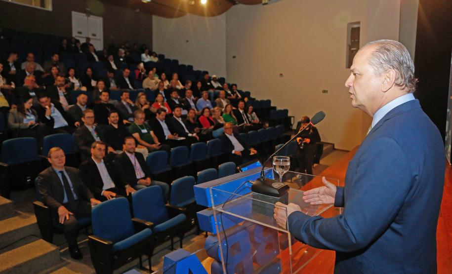 Secretário estadual da Indústria, Comércio e Serviços, Ricardo Barros, participa no Sebrae do encontro dos Comitês Técnicos do Fórum Permanente das Micro e Empresas de Pequeno Porte do Estado do Paraná (Fopeme). O encontro vai formular propostas a serem encaminhadas ao Congresso Nacional de melhorias para o ambiente de negócios das micro e pequenas empresas. - Curitiba/Pr, 27/04/2023 - Foto Jonas Oliveira Foto: Jonas Oliveira/SEIC