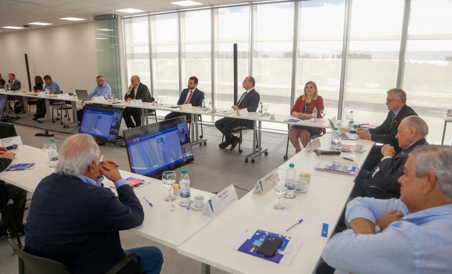 Secretário estadual de Indústria, Comércio e Serviços, Ricardo Barros, toma posse no assento do Governo do Paraná no Conselho Deliberativo do Sebrae-PR. Foto: Seic