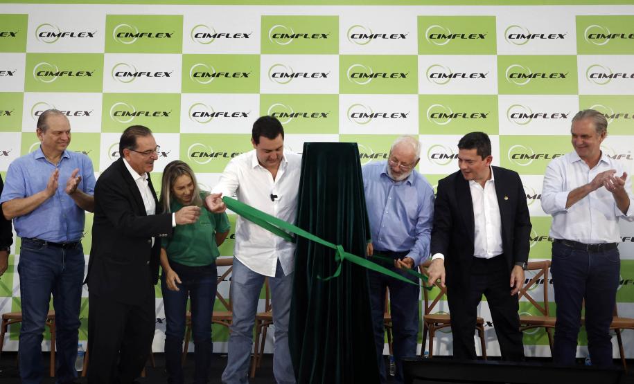Governador Carlos Massa Ratinho Junior e o secretário de Indústria, Comércio e Serviços, Ricardo Barros,  na inauguração da nova planta industrial da Cimflex, em Maringá.