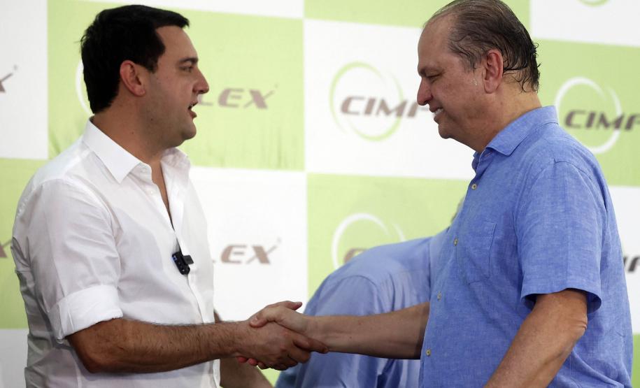Governador Carlos Massa Ratinho Junior e o secretário de Indústria, Comércio e Serviços, Ricardo Barros,  na inauguração da nova planta industrial da Cimflex, em Maringá.
