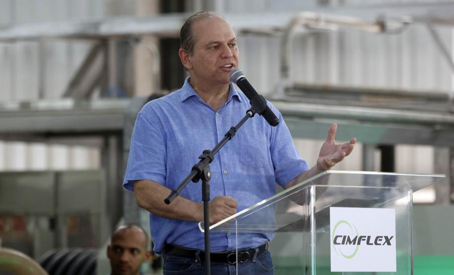 Secretário de Indústria, Comércio e Serviços, Ricardo Barros,  na inauguração da nova planta industrial da Cimflex, em Maringá.
