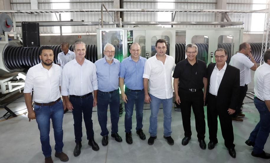 Governador Carlos Massa Ratinho Junior e o secretário de Indústria, Comércio e Serviços, Ricardo Barros,  na inauguração da nova planta industrial da Cimflex, em Maringá.
