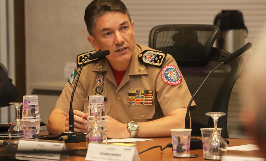 Reunião no Gabinete de Gestão e Informação (GGI) sobre o programa Descomplica Paraná. Foto: Roberto Dziura Jr/AEN