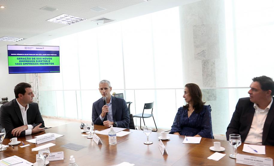 Electrolux anuncia investimento de R$ 700 milhões para a instalação de uma fábrica totalmente sustentável em São José dos Pinhais, na Região Metropolitana de Curitiba. O governador Carlos Massa Ratinho Junior, e o presidente da Electrolux América Latina, Leandro Jasiocha, assinaram o protocolo de intenções que inclui o projeto no programa de incentivos fiscais do Estado.