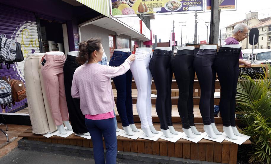 Vendas no varejo crescem 1,2% nos primeiros quatro meses do ano no Paraná, aponta IBGE