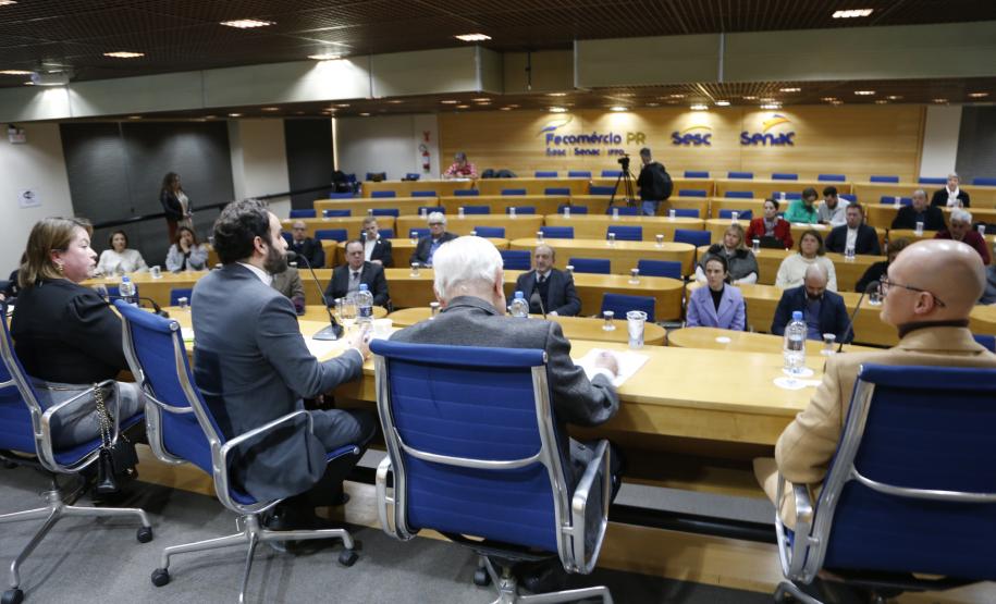 Invest Paraná vai publicar guia para empresas estrangeiras investirem no Estado