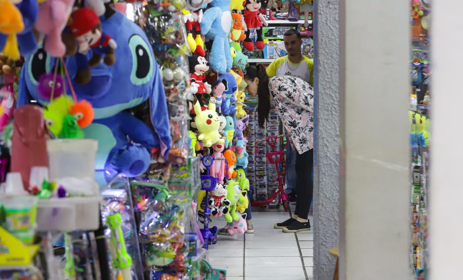 Paraná é o estado com o maior número de empresas e de empregados no comércio no Sul