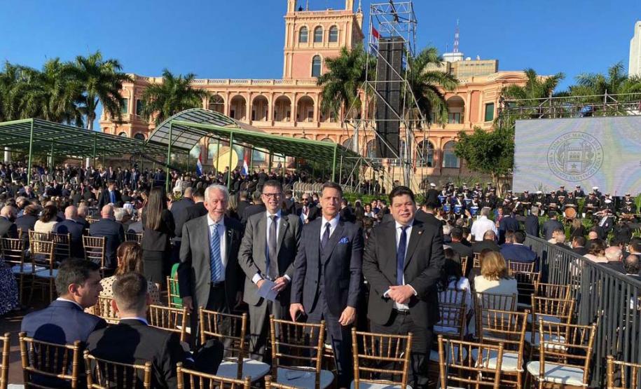 Comitiva do Paraná participa da posse do presidente do Paraguai para estreitar ainda mais relação bilateral